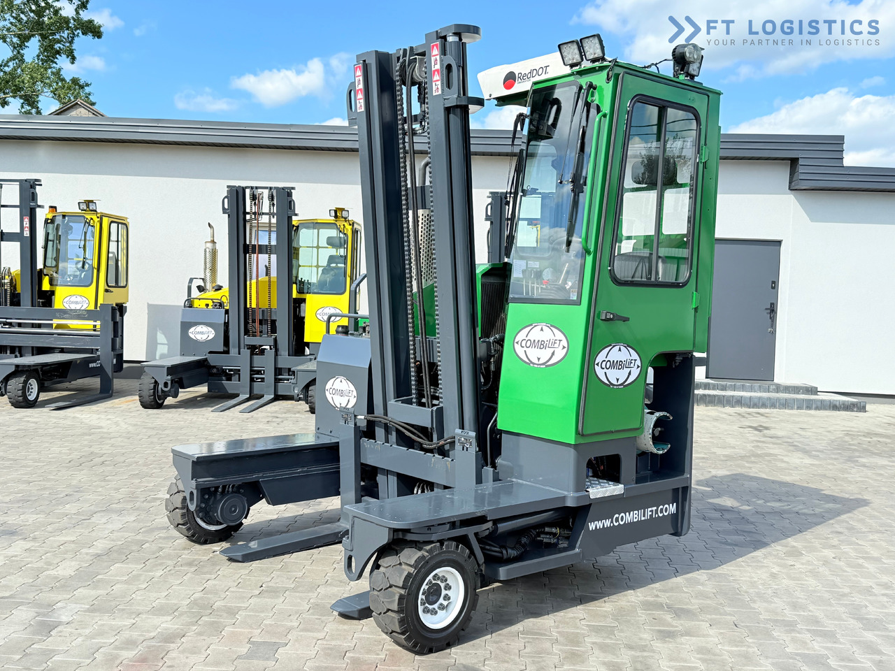 COMBILIFT C3500 / DUPLEX 4100MM / GAS / EXTENDABLE FORKS / CABIN / HEATING + AIR CONDITIONING / LIKE NEW - رافعة شوكية للوصول للأماكن الضيقة ب4 اتجاهات: صورة 1 COMBILIFT C3500 / DUPLEX 4100MM / GAS / EXTENDABLE FORKS / CABIN / HEATING + AIR CONDITIONING / LIKE NEW - رافعة شوكية للوصول للأماكن الضيقة ب4 اتجاهات: صورة 1
