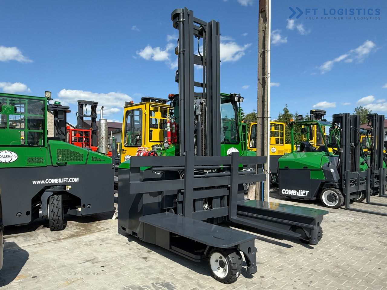 COMBILIFT C5000E / ELECTRIC / TRIPLEX 8300MM / FULL FREE LIFT / WIDE POSITIONER / FORK SIDESHIFT / BATTERY LIKE NEW - رافعة شوكية للوصول للأماكن الضيقة ب4 اتجاهات: صورة 4 COMBILIFT C5000E / ELECTRIC / TRIPLEX 8300MM / FULL FREE LIFT / WIDE POSITIONER / FORK SIDESHIFT / BATTERY LIKE NEW - رافعة شوكية للوصول للأماكن الضيقة ب4 اتجاهات: صورة 4