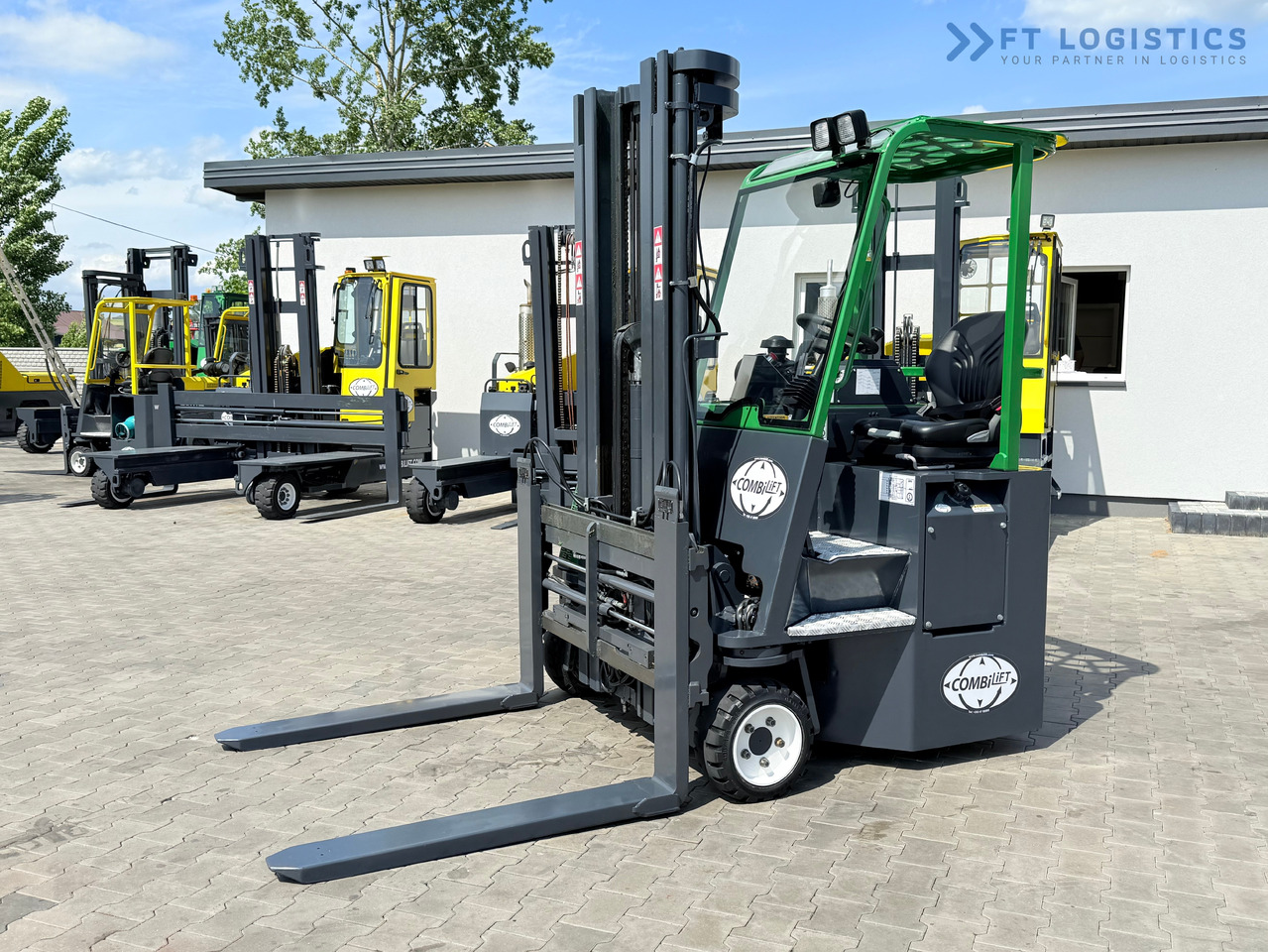 COMBILIFT CB2500 / DIESEL / EXTENDABLE FORKS / TRIPLEX / 5500MM / FREE LIFT / SIDE SHIFT / FORK POSITIONER / LIKE NEW - رافعة شوكية للوصول للأماكن الضيقة ب4 اتجاهات: صورة 3 COMBILIFT CB2500 / DIESEL / EXTENDABLE FORKS / TRIPLEX / 5500MM / FREE LIFT / SIDE SHIFT / FORK POSITIONER / LIKE NEW - رافعة شوكية للوصول للأماكن الضيقة ب4 اتجاهات: صورة 3