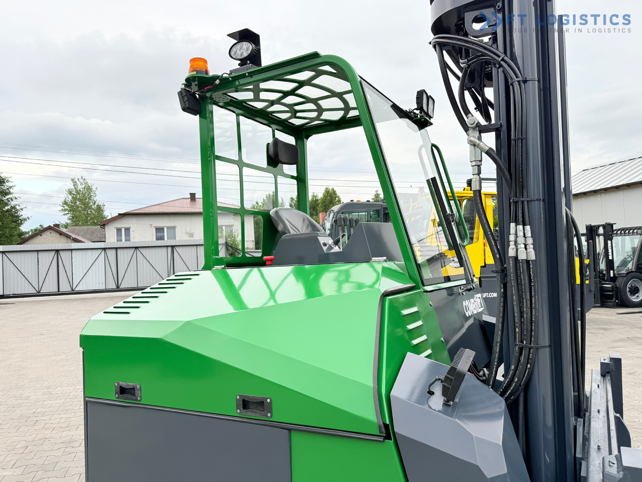 COMBILIFT Combilift CBE4000 / TRIPLEX 5200MM / ELECTRIC / FREE LIFT / FORK POSITIONER / SIDESHIFT / LIKE NEW - رافعة شوكية للوصول للأماكن الضيقة ب4 اتجاهات: صورة 4 COMBILIFT Combilift CBE4000 / TRIPLEX 5200MM / ELECTRIC / FREE LIFT / FORK POSITIONER / SIDESHIFT / LIKE NEW - رافعة شوكية للوصول للأماكن الضيقة ب4 اتجاهات: صورة 4