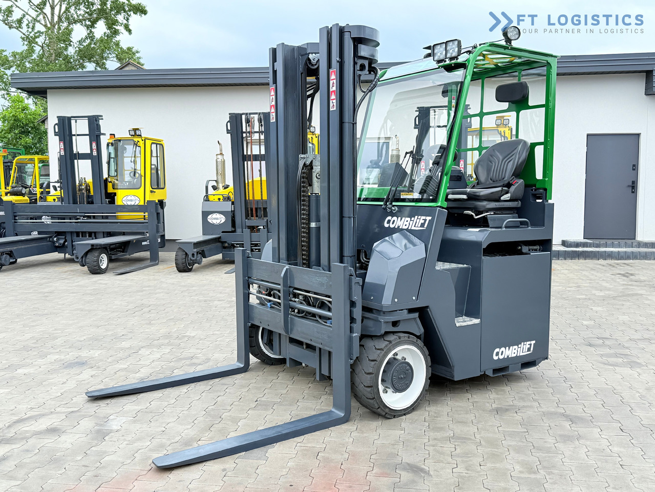 COMBILIFT Combilift CBE4000 / TRIPLEX 5200MM / ELECTRIC / FREE LIFT / FORK POSITIONER / SIDESHIFT / LIKE NEW - رافعة شوكية للوصول للأماكن الضيقة ب4 اتجاهات: صورة 1 COMBILIFT Combilift CBE4000 / TRIPLEX 5200MM / ELECTRIC / FREE LIFT / FORK POSITIONER / SIDESHIFT / LIKE NEW - رافعة شوكية للوصول للأماكن الضيقة ب4 اتجاهات: صورة 1