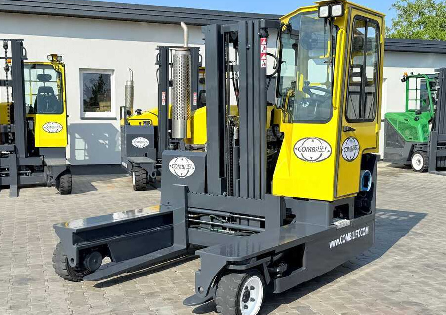 Combilift C3000 / GAS / TRIPLEX - 4900MM / ONLY 1537 HOURS / FORK POSITIONER / CABIN / LIKE NEW - رافعة شوكية للوصول للأماكن الضيقة ب4 اتجاهات: صورة 1 Combilift C3000 / GAS / TRIPLEX - 4900MM / ONLY 1537 HOURS / FORK POSITIONER / CABIN / LIKE NEW - رافعة شوكية للوصول للأماكن الضيقة ب4 اتجاهات: صورة 1