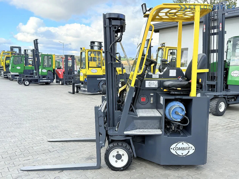 Combilift C3000CB / GAS / TRIPLEX 4900MM / FREE LIFT / FORK POSITIONER / SIDE SHIFT / EXCELLENT CONDITION / Wide range of four-way and sid - رافعة شوكية للوصول للأماكن الضيقة ب4 اتجاهات: صورة 3 Combilift C3000CB / GAS / TRIPLEX 4900MM / FREE LIFT / FORK POSITIONER / SIDE SHIFT / EXCELLENT CONDITION / Wide range of four-way and sid - رافعة شوكية للوصول للأماكن الضيقة ب4 اتجاهات: صورة 3