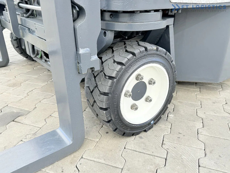 Combilift C3000CB / GAS / TRIPLEX 4900MM / FREE LIFT / FORK POSITIONER / SIDE SHIFT / EXCELLENT CONDITION / Wide range of four-way and sid - رافعة شوكية للوصول للأماكن الضيقة ب4 اتجاهات: صورة 4 Combilift C3000CB / GAS / TRIPLEX 4900MM / FREE LIFT / FORK POSITIONER / SIDE SHIFT / EXCELLENT CONDITION / Wide range of four-way and sid - رافعة شوكية للوصول للأماكن الضيقة ب4 اتجاهات: صورة 4