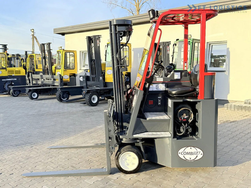 Combilift C3000CB / GAS / TRIPLEX 4900MM / FREE LIFT / SIDE SHIFT / FORK POSITIONER / EXCELLENT CONDITION / Wide range of four-way and sid - رافعة شوكية للوصول للأماكن الضيقة ب4 اتجاهات: صورة 2 Combilift C3000CB / GAS / TRIPLEX 4900MM / FREE LIFT / SIDE SHIFT / FORK POSITIONER / EXCELLENT CONDITION / Wide range of four-way and sid - رافعة شوكية للوصول للأماكن الضيقة ب4 اتجاهات: صورة 2