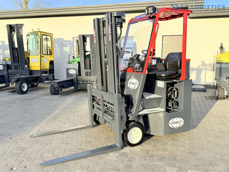 Combilift C3000CB / GAS / TRIPLEX 4900MM / FREE LIFT / SIDE SHIFT / FORK POSITIONER / EXCELLENT CONDITION / Wide range of four-way and sid - رافعة شوكية للوصول للأماكن الضيقة ب4 اتجاهات: صورة 3 Combilift C3000CB / GAS / TRIPLEX 4900MM / FREE LIFT / SIDE SHIFT / FORK POSITIONER / EXCELLENT CONDITION / Wide range of four-way and sid - رافعة شوكية للوصول للأماكن الضيقة ب4 اتجاهات: صورة 3