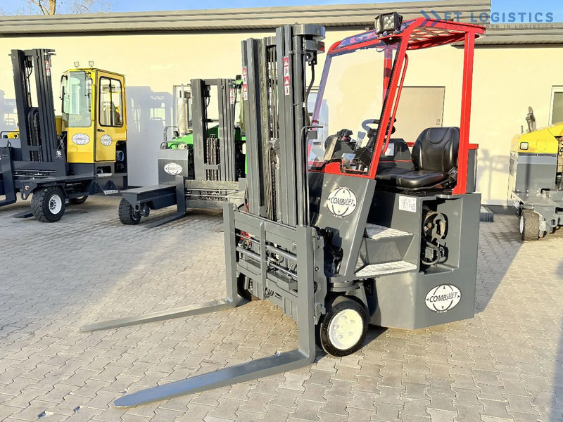 Combilift C3000CB / GAS / TRIPLEX 4900MM / FREE LIFT / SIDE SHIFT / FORK POSITIONER / EXCELLENT CONDITION / Wide range of four-way and sid - رافعة شوكية للوصول للأماكن الضيقة ب4 اتجاهات: صورة 1 Combilift C3000CB / GAS / TRIPLEX 4900MM / FREE LIFT / SIDE SHIFT / FORK POSITIONER / EXCELLENT CONDITION / Wide range of four-way and sid - رافعة شوكية للوصول للأماكن الضيقة ب4 اتجاهات: صورة 1