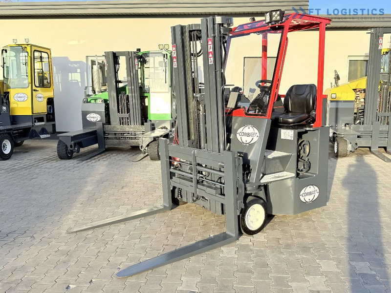 Combilift C3000CB / GAS / TRIPLEX 4900MM / FREE LIFT / SIDE SHIFT / FORK POSITIONER / EXCELLENT CONDITION / Wide range of four-way and sid - رافعة شوكية للوصول للأماكن الضيقة ب4 اتجاهات: صورة 4 Combilift C3000CB / GAS / TRIPLEX 4900MM / FREE LIFT / SIDE SHIFT / FORK POSITIONER / EXCELLENT CONDITION / Wide range of four-way and sid - رافعة شوكية للوصول للأماكن الضيقة ب4 اتجاهات: صورة 4