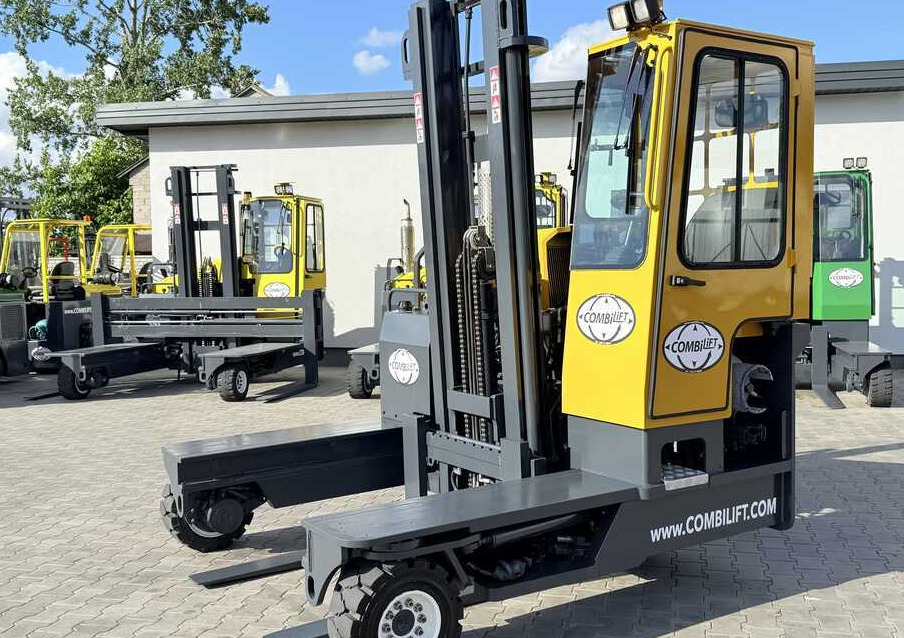 Combilift C4000 / GAS / DUPLEX - 4100MM / SIDE SHIFT / FREE LIFT / FULL HEATED CABIN / ONLY 4223 HOURS / CONDITION – LIKE NEW! - رافعة شوكية للوصول للأماكن الضيقة ب4 اتجاهات: صورة 1 Combilift C4000 / GAS / DUPLEX - 4100MM / SIDE SHIFT / FREE LIFT / FULL HEATED CABIN / ONLY 4223 HOURS / CONDITION – LIKE NEW! - رافعة شوكية للوصول للأماكن الضيقة ب4 اتجاهات: صورة 1