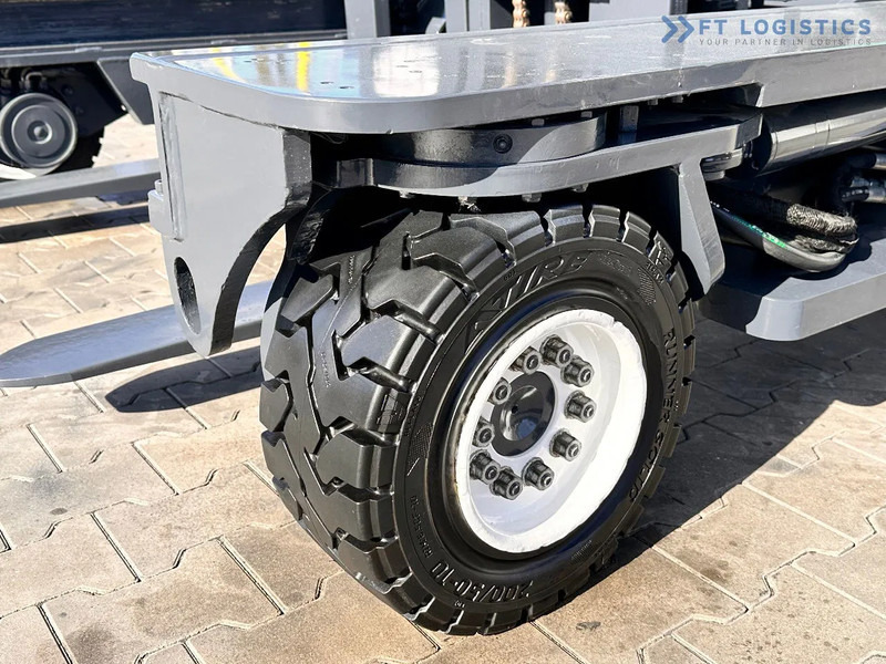 Combilift C4000 / LPG / DUPLEX / 4500MM / FREE LIFT / LIKE NEW C4000 / LPG / DUPLEX / 4500MM / FREE LIFT / LIKE NEW - رافعة شوكية للوصول للأماكن الضيقة ب4 اتجاهات: صورة 4 Combilift C4000 / LPG / DUPLEX / 4500MM / FREE LIFT / LIKE NEW C4000 / LPG / DUPLEX / 4500MM / FREE LIFT / LIKE NEW - رافعة شوكية للوصول للأماكن الضيقة ب4 اتجاهات: صورة 4