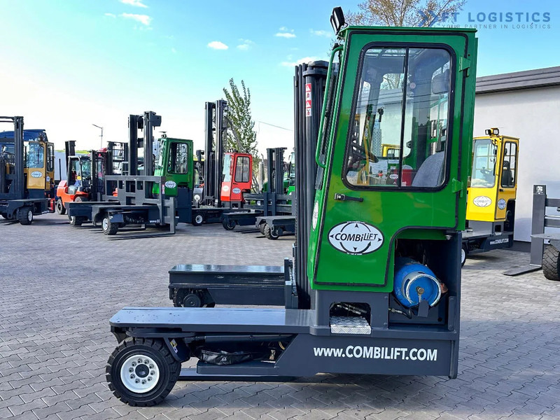 Combilift C4000 / TRIPLEX / 4900MM / LPG / FREE LIFT / FORK SHIFT / LIKE NEW C4000 / TRIPLEX / 4900MM / LPG / FREE LIFT / FORK SHIFT / LIK - رافعة شوكية للوصول للأماكن الضيقة ب4 اتجاهات: صورة 2 Combilift C4000 / TRIPLEX / 4900MM / LPG / FREE LIFT / FORK SHIFT / LIKE NEW C4000 / TRIPLEX / 4900MM / LPG / FREE LIFT / FORK SHIFT / LIK - رافعة شوكية للوصول للأماكن الضيقة ب4 اتجاهات: صورة 2
