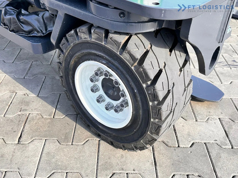 Combilift C4000 / TRIPLEX / 4900MM / LPG / FREE LIFT / FORK SHIFT / LIKE NEW C4000 / TRIPLEX / 4900MM / LPG / FREE LIFT / FORK SHIFT / LIK - رافعة شوكية للوصول للأماكن الضيقة ب4 اتجاهات: صورة 5 Combilift C4000 / TRIPLEX / 4900MM / LPG / FREE LIFT / FORK SHIFT / LIKE NEW C4000 / TRIPLEX / 4900MM / LPG / FREE LIFT / FORK SHIFT / LIK - رافعة شوكية للوصول للأماكن الضيقة ب4 اتجاهات: صورة 5