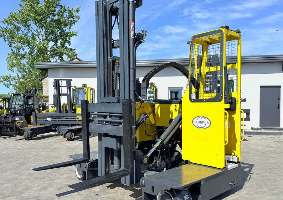 Combilift C4000STE / TRIPLEX / 6850MM / FREE LIFT / ONLY 1,348 HOURS / FORK SIDESHIFT / EXCELLENT CONDITION - رافعة شوكية للوصول للأماكن الضيقة ب4 اتجاهات: صورة 1 Combilift C4000STE / TRIPLEX / 6850MM / FREE LIFT / ONLY 1,348 HOURS / FORK SIDESHIFT / EXCELLENT CONDITION - رافعة شوكية للوصول للأماكن الضيقة ب4 اتجاهات: صورة 1