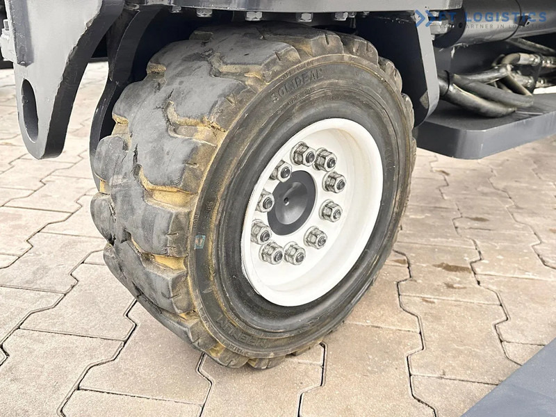 Combilift C4500 / DUPLEX / 4050MM / DIESEL / WIDE POSITIONER / FREE LIFT C4500 / DUPLEX / 4050MM / DIESEL / WIDE POSITIONER / FREE LIFT - رافعة شوكية للوصول للأماكن الضيقة ب4 اتجاهات: صورة 5 Combilift C4500 / DUPLEX / 4050MM / DIESEL / WIDE POSITIONER / FREE LIFT C4500 / DUPLEX / 4050MM / DIESEL / WIDE POSITIONER / FREE LIFT - رافعة شوكية للوصول للأماكن الضيقة ب4 اتجاهات: صورة 5