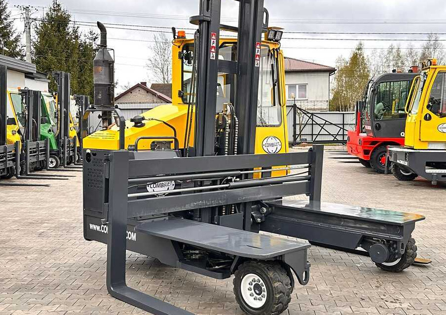 Combilift C4500 / DUPLEX / 4050MM / DIESEL / WIDE POSITIONER / FREE LIFT / SIDESHIFT / LIKE NEW - رافعة شوكية للوصول للأماكن الضيقة ب4 اتجاهات: صورة 5 Combilift C4500 / DUPLEX / 4050MM / DIESEL / WIDE POSITIONER / FREE LIFT / SIDESHIFT / LIKE NEW - رافعة شوكية للوصول للأماكن الضيقة ب4 اتجاهات: صورة 5