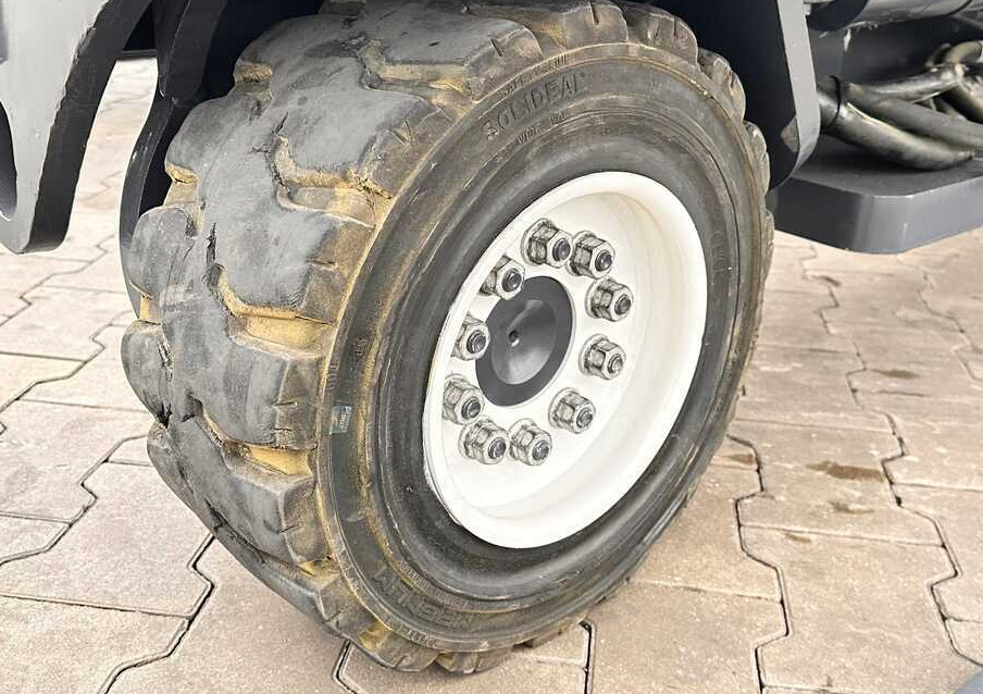 Combilift C4500 / DUPLEX / 4050MM / DIESEL / WIDE POSITIONER / FREE LIFT / SIDESHIFT / LIKE NEW - رافعة شوكية للوصول للأماكن الضيقة ب4 اتجاهات: صورة 3 Combilift C4500 / DUPLEX / 4050MM / DIESEL / WIDE POSITIONER / FREE LIFT / SIDESHIFT / LIKE NEW - رافعة شوكية للوصول للأماكن الضيقة ب4 اتجاهات: صورة 3