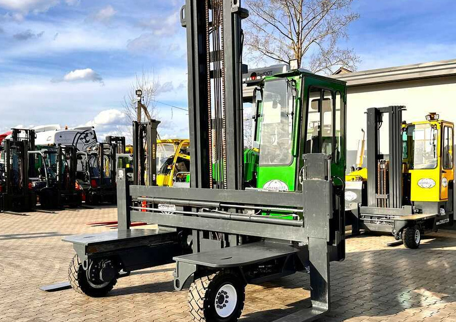 Combilift C5000XL / LPG / AIR CONDITIONING / WIDE POSITIONER / DUPLEX MAST / ADJUSTABLE FORKS / NEW TIRES / EXCELLENT CONDITION! - رافعة شوكية للوصول للأماكن الضيقة ب4 اتجاهات: صورة 1 Combilift C5000XL / LPG / AIR CONDITIONING / WIDE POSITIONER / DUPLEX MAST / ADJUSTABLE FORKS / NEW TIRES / EXCELLENT CONDITION! - رافعة شوكية للوصول للأماكن الضيقة ب4 اتجاهات: صورة 1