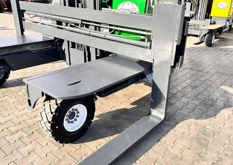 Combilift C5000XL / LPG / AIR CONDITIONING / WIDE POSITIONER / DUPLEX MAST / ADJUSTABLE FORKS / NEW TIRES / EXCELLENT CONDITION! - رافعة شوكية للوصول للأماكن الضيقة ب4 اتجاهات: صورة 5 Combilift C5000XL / LPG / AIR CONDITIONING / WIDE POSITIONER / DUPLEX MAST / ADJUSTABLE FORKS / NEW TIRES / EXCELLENT CONDITION! - رافعة شوكية للوصول للأماكن الضيقة ب4 اتجاهات: صورة 5