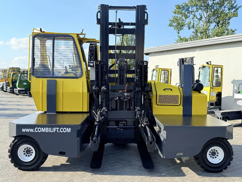 Combilift C6000SR / DUPLEX / 4200MM / LOAD CLAMP ON FORKS / FREE LIFT / DIESEL / POSITIONER / NEW TIRES / LIKE NEW / Wide range of four-wa - رافعة شوكية للوصول للأماكن الضيقة ب4 اتجاهات: صورة 3 Combilift C6000SR / DUPLEX / 4200MM / LOAD CLAMP ON FORKS / FREE LIFT / DIESEL / POSITIONER / NEW TIRES / LIKE NEW / Wide range of four-wa - رافعة شوكية للوصول للأماكن الضيقة ب4 اتجاهات: صورة 3