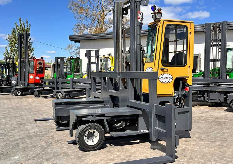 Combilift C9000 / GAS / DUPLEX / 4700MM / FREE LIFT / POSITIONER / FORK SIDE SHIFT / EXCELLENT CONDITION - رافعة شوكية للوصول للأماكن الضيقة ب4 اتجاهات: صورة 3 Combilift C9000 / GAS / DUPLEX / 4700MM / FREE LIFT / POSITIONER / FORK SIDE SHIFT / EXCELLENT CONDITION - رافعة شوكية للوصول للأماكن الضيقة ب4 اتجاهات: صورة 3