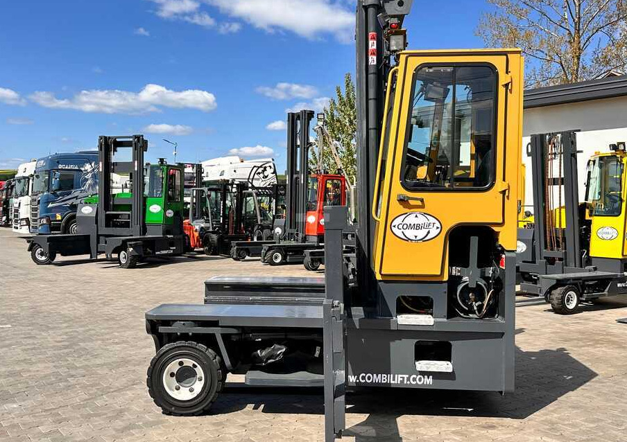Combilift C9000 / GAS / DUPLEX / 4700MM / FREE LIFT / POSITIONER / FORK SIDE SHIFT / EXCELLENT CONDITION - رافعة شوكية للوصول للأماكن الضيقة ب4 اتجاهات: صورة 4 Combilift C9000 / GAS / DUPLEX / 4700MM / FREE LIFT / POSITIONER / FORK SIDE SHIFT / EXCELLENT CONDITION - رافعة شوكية للوصول للأماكن الضيقة ب4 اتجاهات: صورة 4