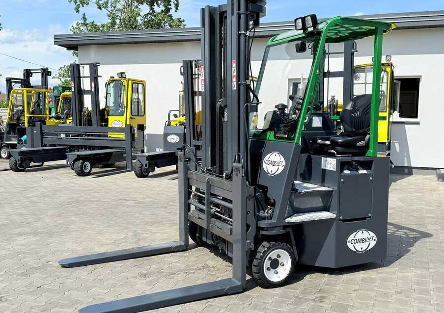 Combilift CB2500 / DIESEL / EXTENDABLE FORKS / TRIPLEX / 5500MM / FREE LIFT / SIDE SHIFT / FORK POSITIONER / LIKE NEW - رافعة شوكية للوصول للأماكن الضيقة ب4 اتجاهات: صورة 2 Combilift CB2500 / DIESEL / EXTENDABLE FORKS / TRIPLEX / 5500MM / FREE LIFT / SIDE SHIFT / FORK POSITIONER / LIKE NEW - رافعة شوكية للوصول للأماكن الضيقة ب4 اتجاهات: صورة 2