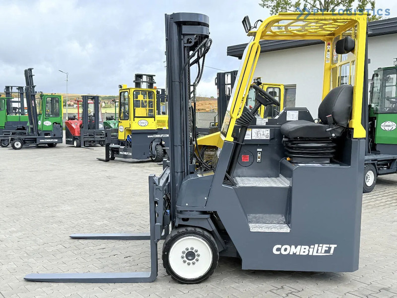 Combilift CB4000 / GAS / TRIPLEX 5200MM / FREE LIFT / FORK POSITIONER / SIDE SHIFT / EXCELLENT CONDITION / Wide range of four-way and side - رافعة شوكية للوصول للأماكن الضيقة ب4 اتجاهات: صورة 2 Combilift CB4000 / GAS / TRIPLEX 5200MM / FREE LIFT / FORK POSITIONER / SIDE SHIFT / EXCELLENT CONDITION / Wide range of four-way and side - رافعة شوكية للوصول للأماكن الضيقة ب4 اتجاهات: صورة 2