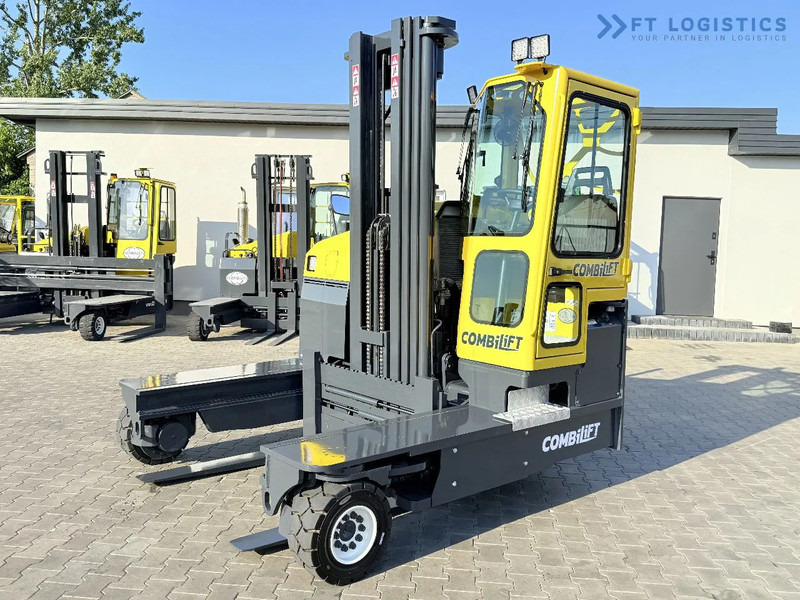 رافعة شوكية للوصول للأماكن الضيقة ب4 اتجاهات Combilift Combilift C5000 / DIESEL / TRIPLEX 6000MM / FREE LIFT / FORK POSITIONER / BUILT-IN SCALE / HEATING / FULL CABIN / PERFECT CONDIT: صورة 6 رافعة شوكية للوصول للأماكن الضيقة ب4 اتجاهات Combilift Combilift C5000 / DIESEL / TRIPLEX 6000MM / FREE LIFT / FORK POSITIONER / BUILT-IN SCALE / HEATING / FULL CABIN / PERFECT CONDIT: صورة 6