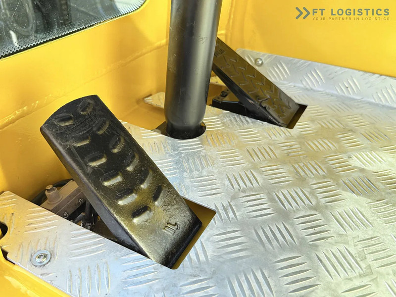 رافعة شوكية للوصول للأماكن الضيقة ب4 اتجاهات Combilift Combilift C5000 / DIESEL / TRIPLEX 6000MM / FREE LIFT / FORK POSITIONER / BUILT-IN SCALE / HEATING / FULL CABIN / PERFECT CONDIT: صورة 15 رافعة شوكية للوصول للأماكن الضيقة ب4 اتجاهات Combilift Combilift C5000 / DIESEL / TRIPLEX 6000MM / FREE LIFT / FORK POSITIONER / BUILT-IN SCALE / HEATING / FULL CABIN / PERFECT CONDIT: صورة 15