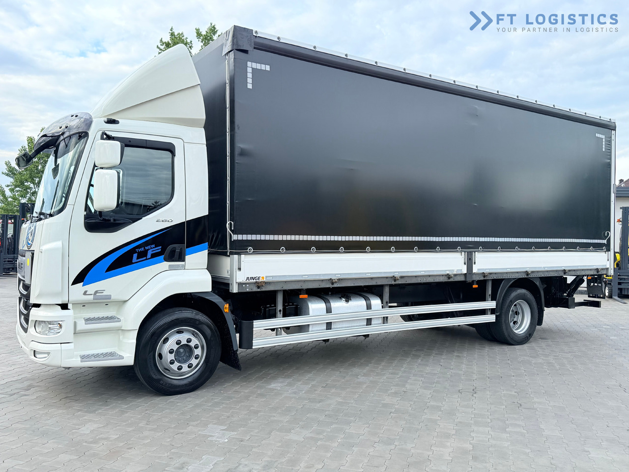DAF LF 260 FA / AUTOMATIC / 9,255 kg PAYLOAD / 4x2 / 18 PALLETS / TAIL LIFT / SIDE BOARDS / EXCELLENT CONDITION! - شاحنة ذات ستائر جانبية: صورة 3 DAF LF 260 FA / AUTOMATIC / 9,255 kg PAYLOAD / 4x2 / 18 PALLETS / TAIL LIFT / SIDE BOARDS / EXCELLENT CONDITION! - شاحنة ذات ستائر جانبية: صورة 3