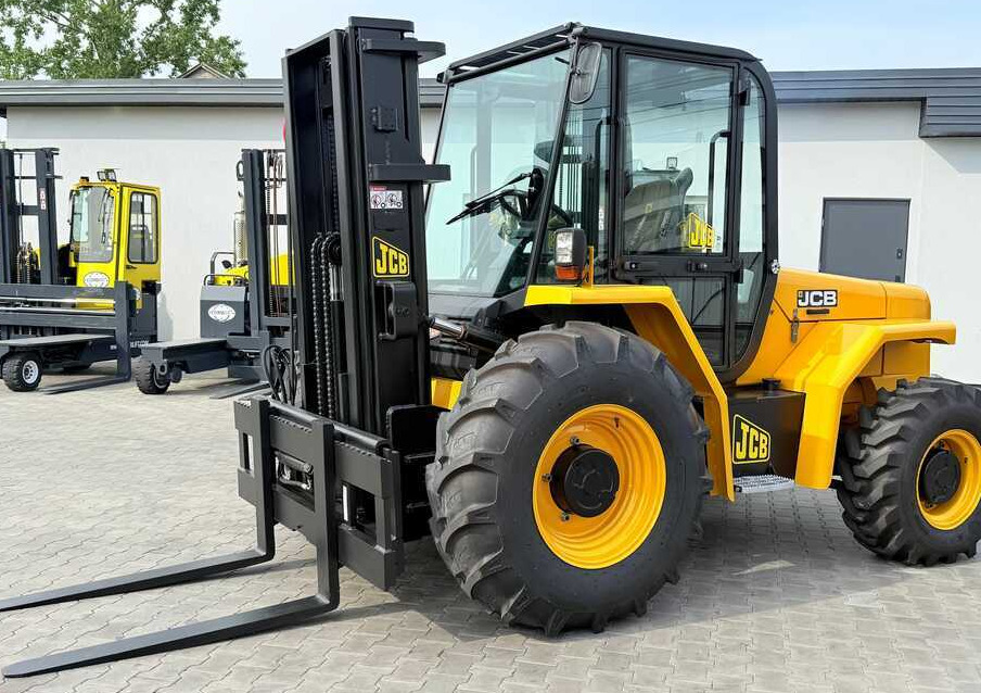 JCB 940 / DIESEL / TRIPLEX 4500MM / FORK POSITIONER / FORK SIDESHIFT / 4T / NEW TYRES / LIKE NEW - رافعة شوكية للأراضي الوعرة: صورة 2 JCB 940 / DIESEL / TRIPLEX 4500MM / FORK POSITIONER / FORK SIDESHIFT / 4T / NEW TYRES / LIKE NEW - رافعة شوكية للأراضي الوعرة: صورة 2