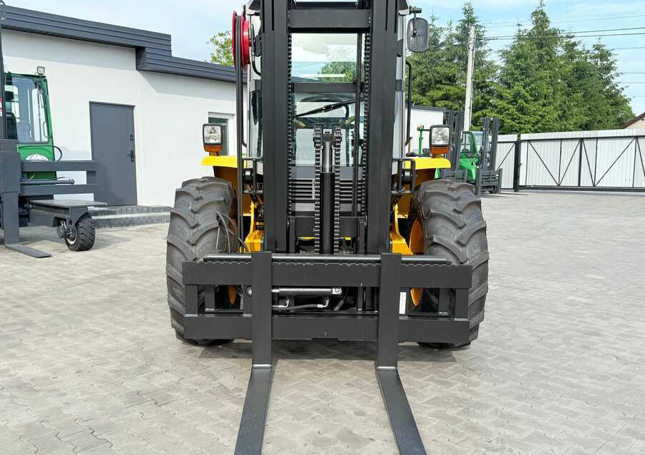 JCB 940 / DIESEL / TRIPLEX 4500MM / FORK POSITIONER / FORK SIDESHIFT / 4T / NEW TYRES / LIKE NEW - رافعة شوكية للأراضي الوعرة: صورة 4 JCB 940 / DIESEL / TRIPLEX 4500MM / FORK POSITIONER / FORK SIDESHIFT / 4T / NEW TYRES / LIKE NEW - رافعة شوكية للأراضي الوعرة: صورة 4