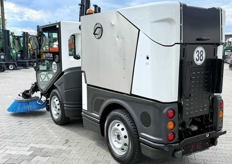 سياره كنس شوارع Nilfisk Nilfisk City Ranger 3500 – Articulated Municipal Sweeper | Year 2017 | On: صورة 10