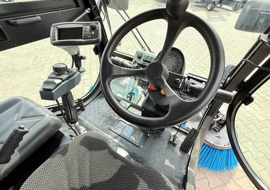 سياره كنس شوارع Nilfisk Nilfisk City Ranger 3500 – Articulated Municipal Sweeper | Year 2017 | On: صورة 23