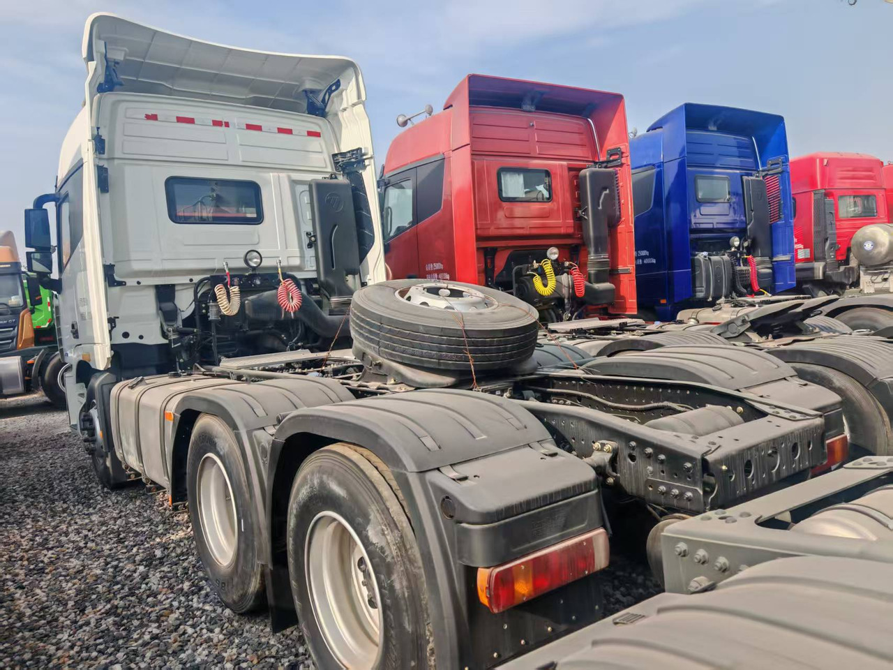 Auman 6×4 - مقطورة بهيكل معدني: صورة 3 Auman 6×4 - مقطورة بهيكل معدني: صورة 3