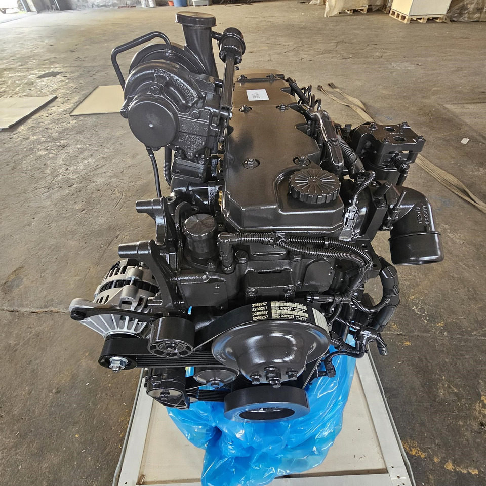 CUMMINS QSB6.7 - محرك - حفّار: صورة 2 CUMMINS QSB6.7 - محرك - حفّار: صورة 2