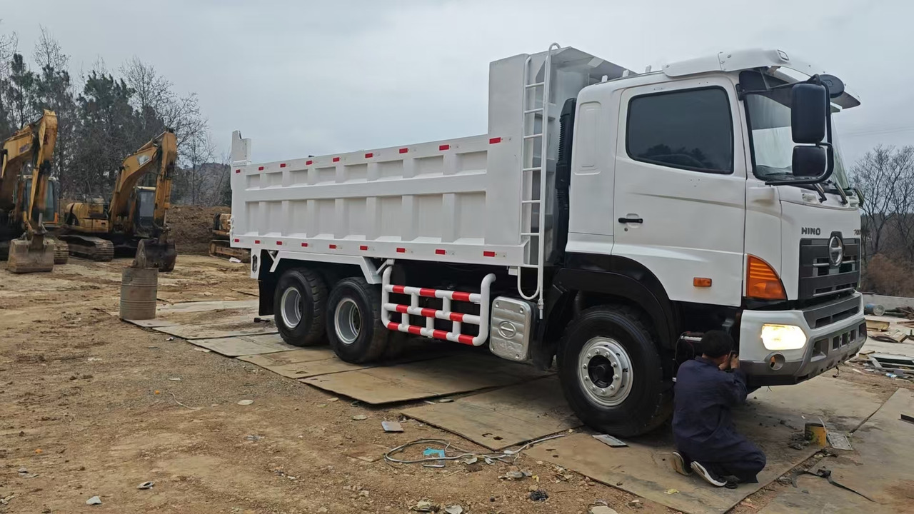 HINO HINO 700 - شاحنة قلاب: صورة 1 HINO HINO 700 - شاحنة قلاب: صورة 1