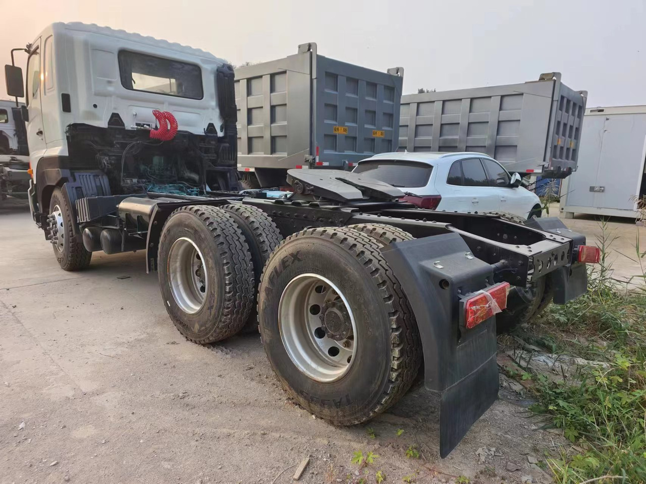 HINO HINO 700 - رأس تريلا: صورة 1 HINO HINO 700 - رأس تريلا: صورة 1