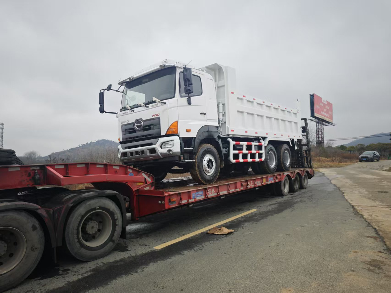 HINO HINO 700 - شاحنة قلاب: صورة 2 HINO HINO 700 - شاحنة قلاب: صورة 2