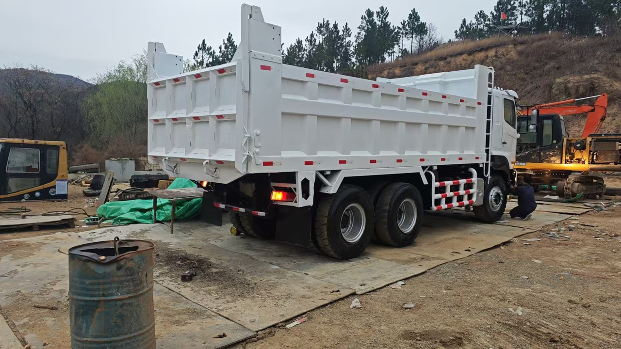 HINO HINO 700 - شاحنة قلاب: صورة 4 HINO HINO 700 - شاحنة قلاب: صورة 4