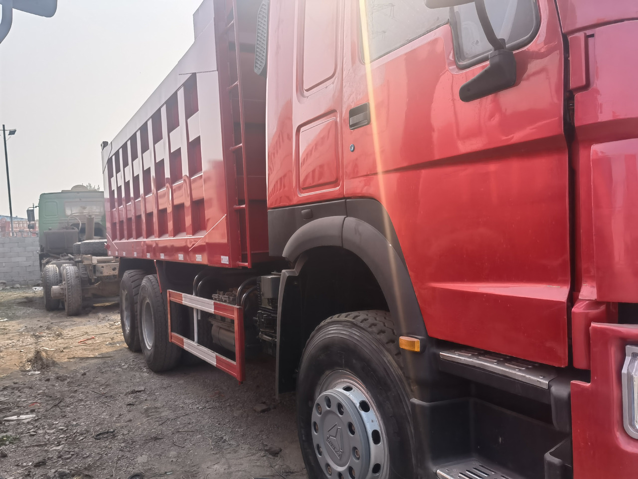 HOWO HOWO 6*4 371 dump truck - شاحنة قلاب: صورة 4 HOWO HOWO 6*4 371 dump truck - شاحنة قلاب: صورة 4