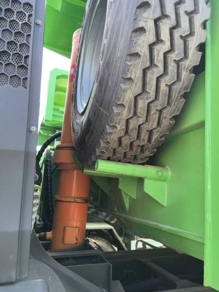 HOWO HOWO 6*6 dump truck - شاحنة قلاب: صورة 3 HOWO HOWO 6*6 dump truck - شاحنة قلاب: صورة 3