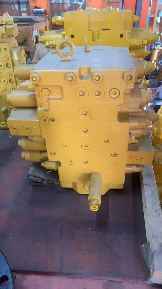 HYUNDAI R210-7 - صمام هيدروليكي - حفّار: صورة 1 HYUNDAI R210-7 - صمام هيدروليكي - حفّار: صورة 1