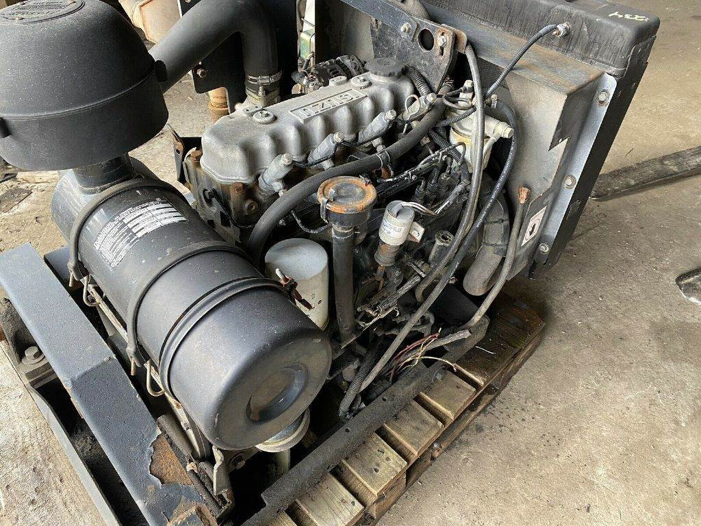 ISUZU C240 - محرك - رافعة شوكية: صورة 3 ISUZU C240 - محرك - رافعة شوكية: صورة 3