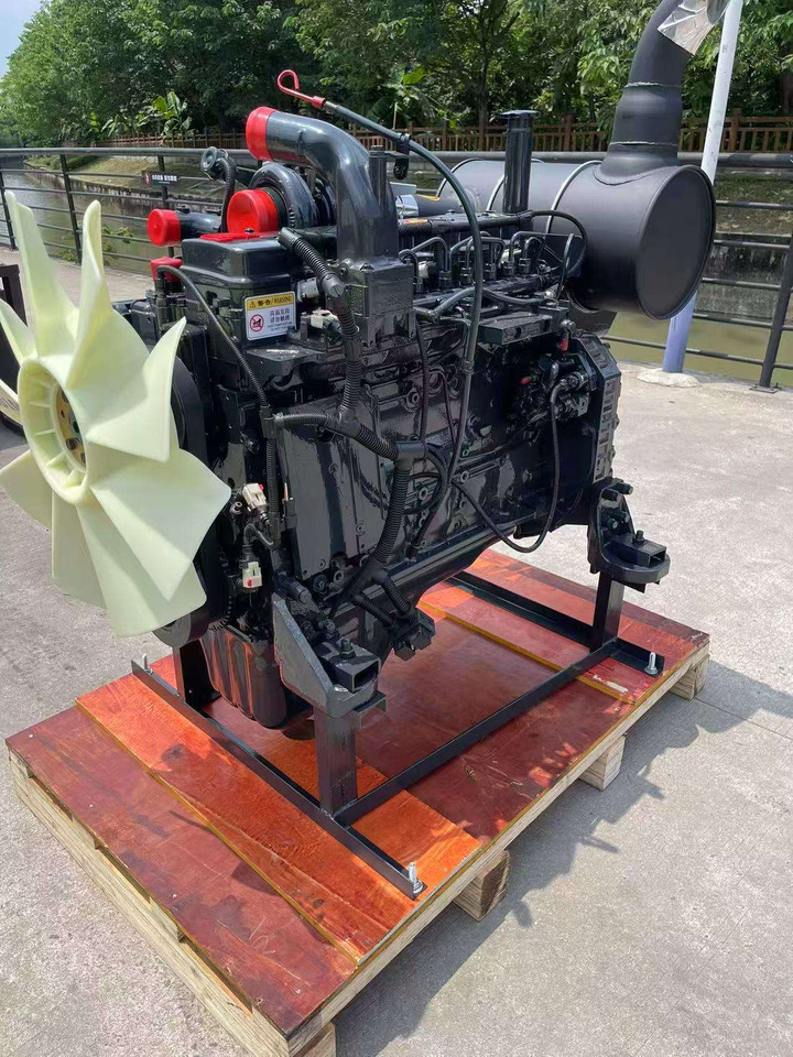 KOMATSU 6D107E-1 - محرك - حفّار: صورة 1 KOMATSU 6D107E-1 - محرك - حفّار: صورة 1