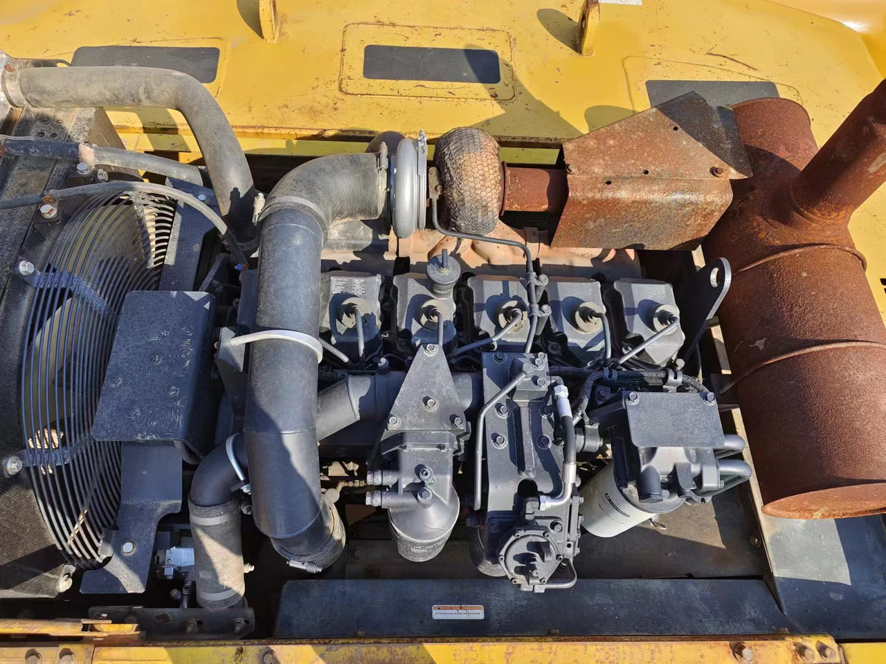 KOMATSU 6D125E - محرك - حفّار: صورة 1 KOMATSU 6D125E - محرك - حفّار: صورة 1