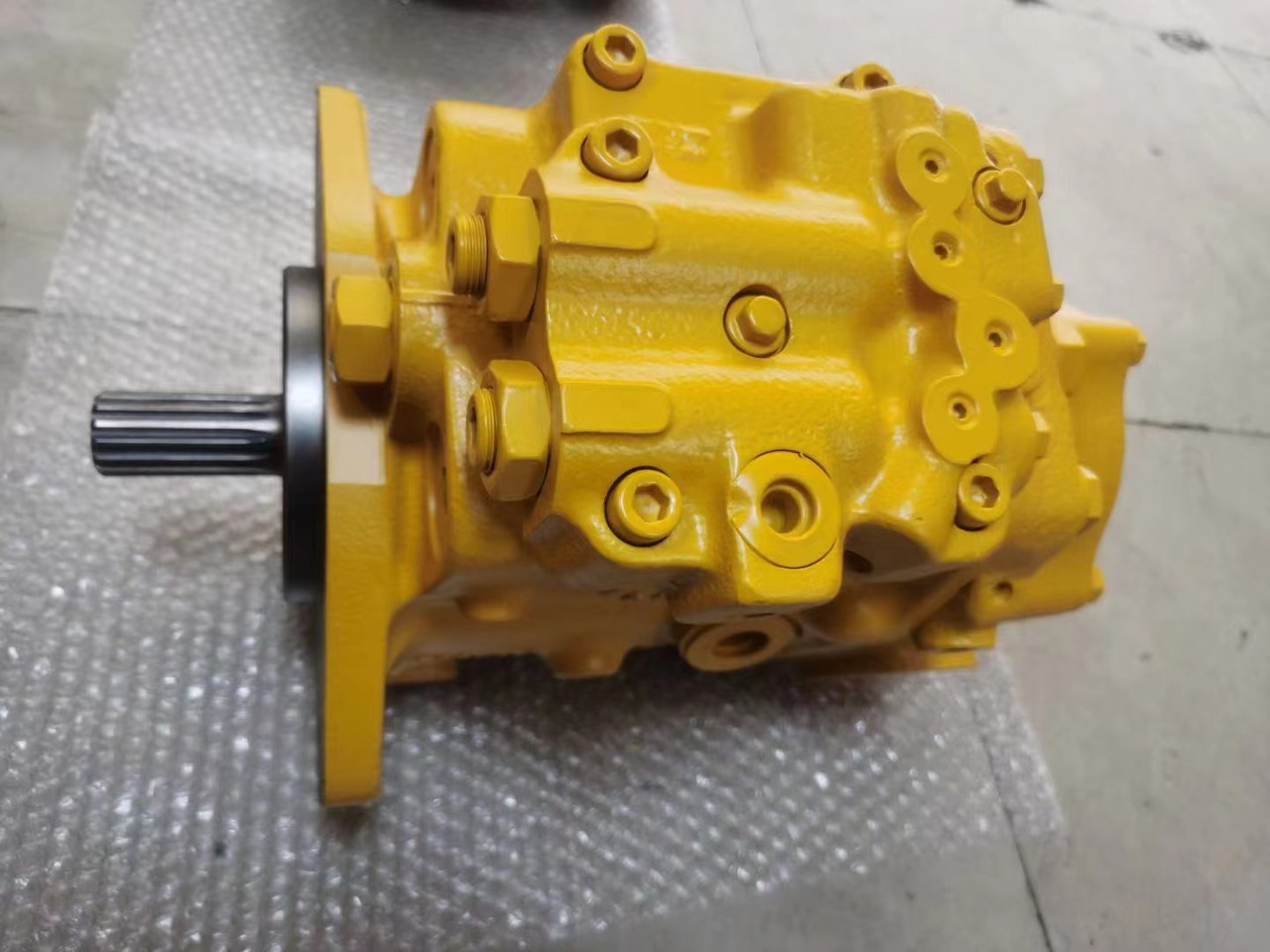 KOMATSU 708-1L-00012 - مضخة هيدروليكية - حفّار: صورة 1 KOMATSU 708-1L-00012 - مضخة هيدروليكية - حفّار: صورة 1