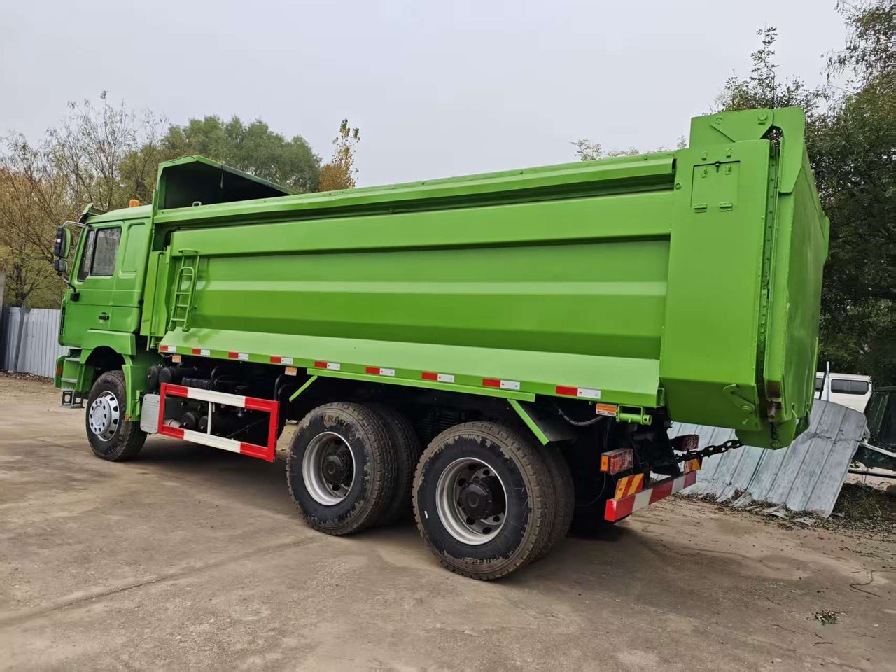 SHACMAN F3000 - شاحنة صهريج: صورة 4 SHACMAN F3000 - شاحنة صهريج: صورة 4