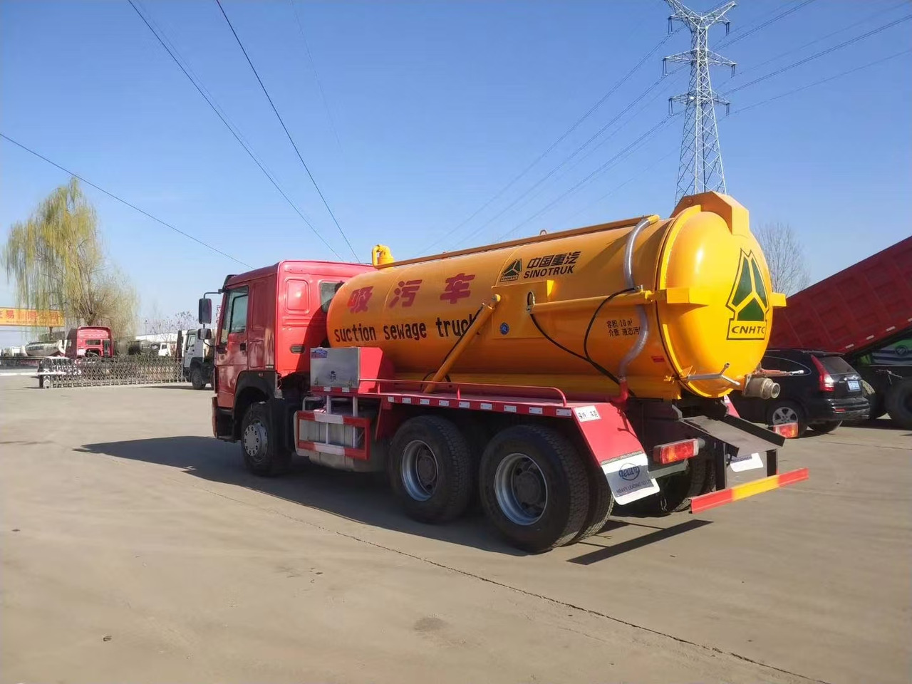 SINOTRUK SINOTRUK 336 suction sewage truck - ناقلة حاويات/ شاحنة حاويات: صورة 4 SINOTRUK SINOTRUK 336 suction sewage truck - ناقلة حاويات/ شاحنة حاويات: صورة 4