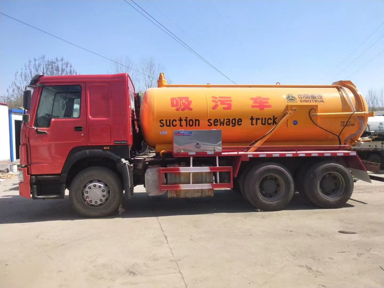 SINOTRUK SINOTRUK 336 suction sewage truck - ناقلة حاويات/ شاحنة حاويات: صورة 1 SINOTRUK SINOTRUK 336 suction sewage truck - ناقلة حاويات/ شاحنة حاويات: صورة 1